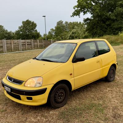 Berline : Honda Logo 2000